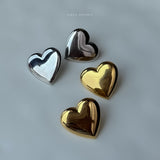 Amour Studs Earrings