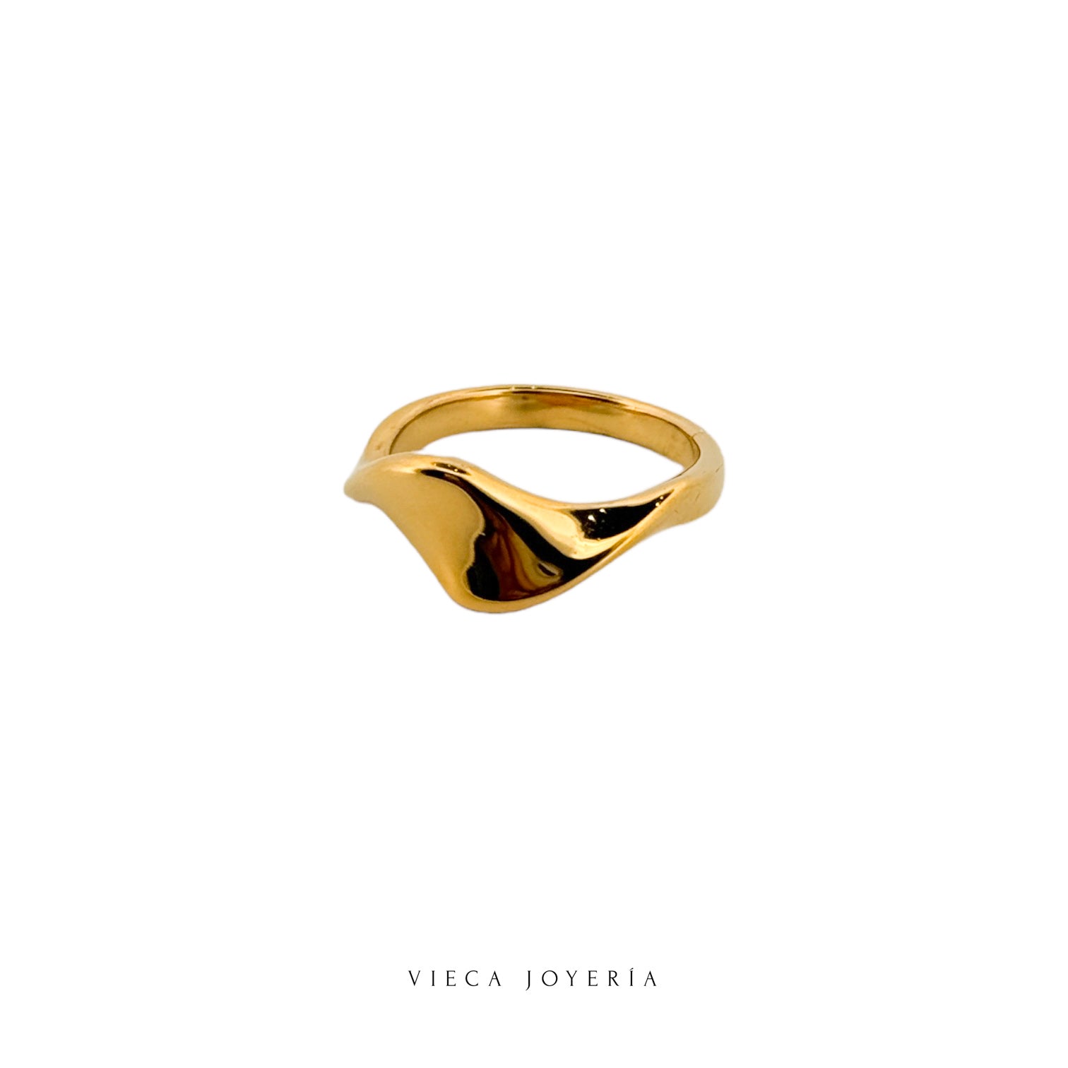 Anillo moderno dorado: minimalista y elegante, el accesorio perfecto para un estilo sofisticado y atemporal. Ideal para cualquier ocasión.